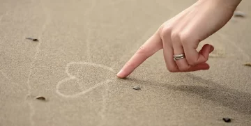 hand-4752642_1280-1280x640